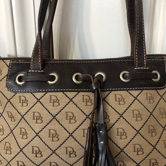 Dooney & Bourke Signature Canvas Tan Shoulder Bag - Picture 2 of 10